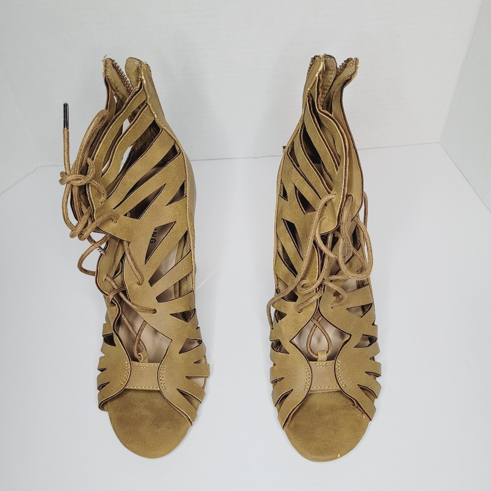 Call It Spring Black Heel Women's Tan 7.5 Strappy Zip Back-Lace Front 4" FLAWED